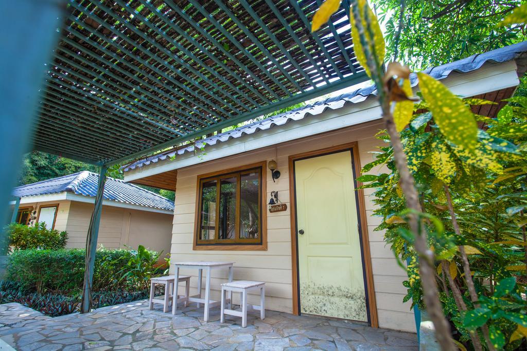 Dusit Talai Resort Nong Nam Daeng Exterior foto